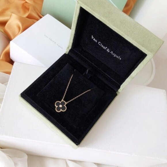 Van Cleef & Arpels. Jewelry - 🍀🌟🌟Van Cleef & Aprels Women’s Necklaces 🌟🌟